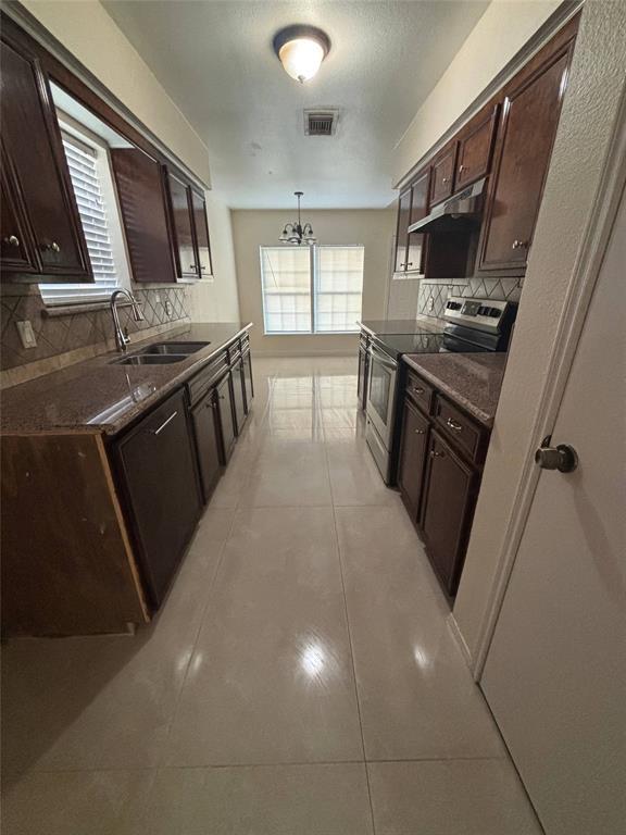 Foto del edificio - 5511 Lynngate Dr