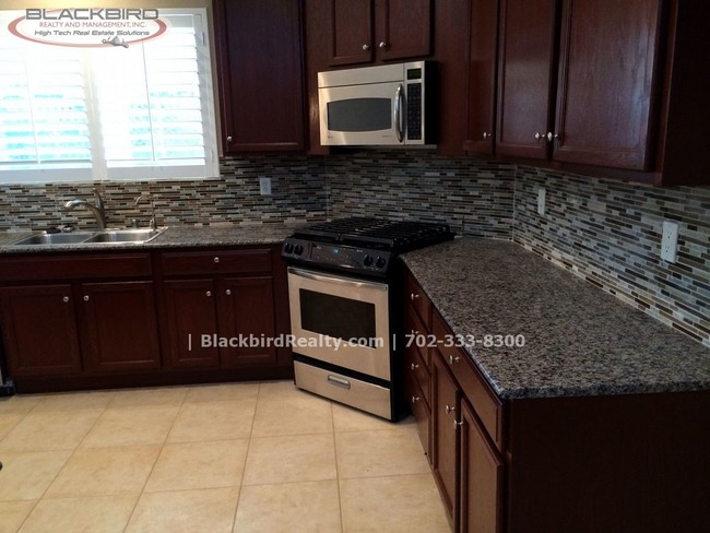 Building Photo - RV Parking - 4 bedroom 3 bath Large Two Story