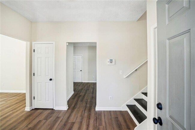 Foto del edificio - 4593 Parkway Cir