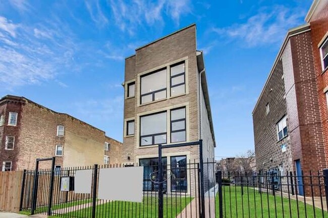 Building Photo - 4745 S Indiana Ave