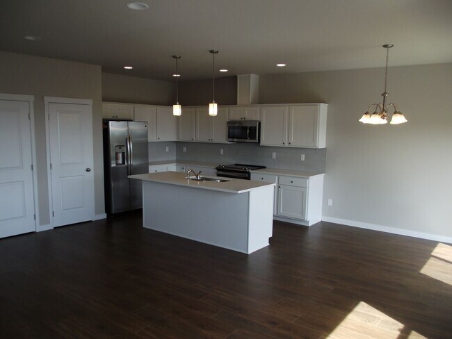 Building Photo - Spacious 4-Bedroom Home Near Philomath Sch...