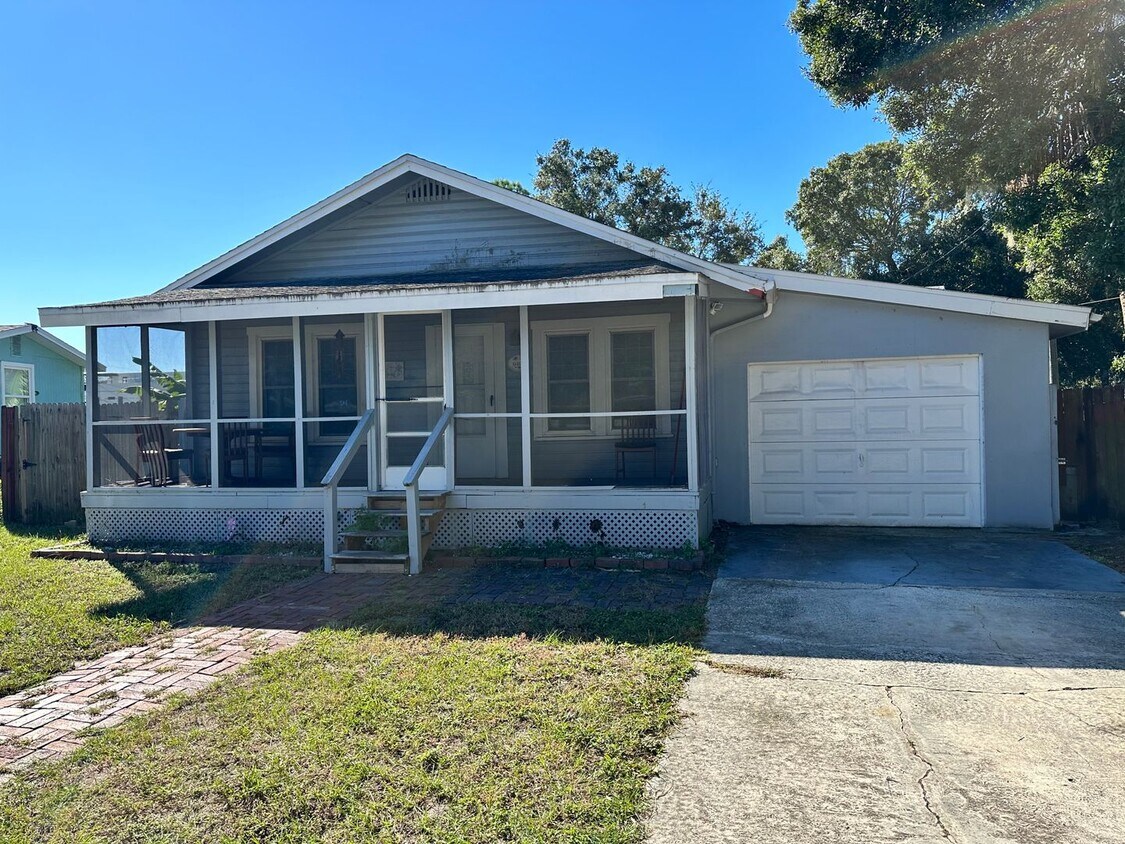 Spacious Three Bedroom Bungalow! House Rental in Pinellas Park, FL