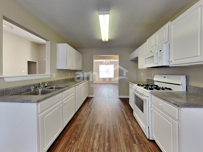 Foto del edificio - 276 Tanglewood Dr