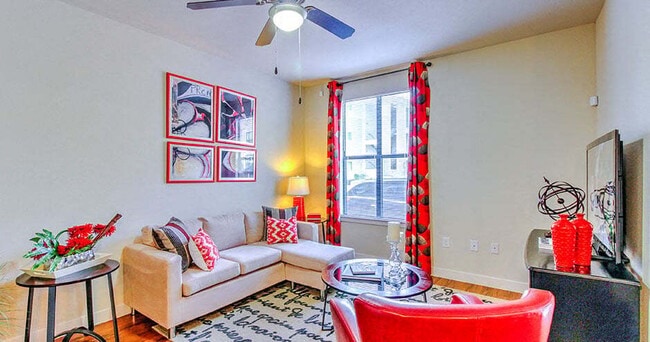 Building Photo - Refined Living Awaits – 2-Bedroom Home