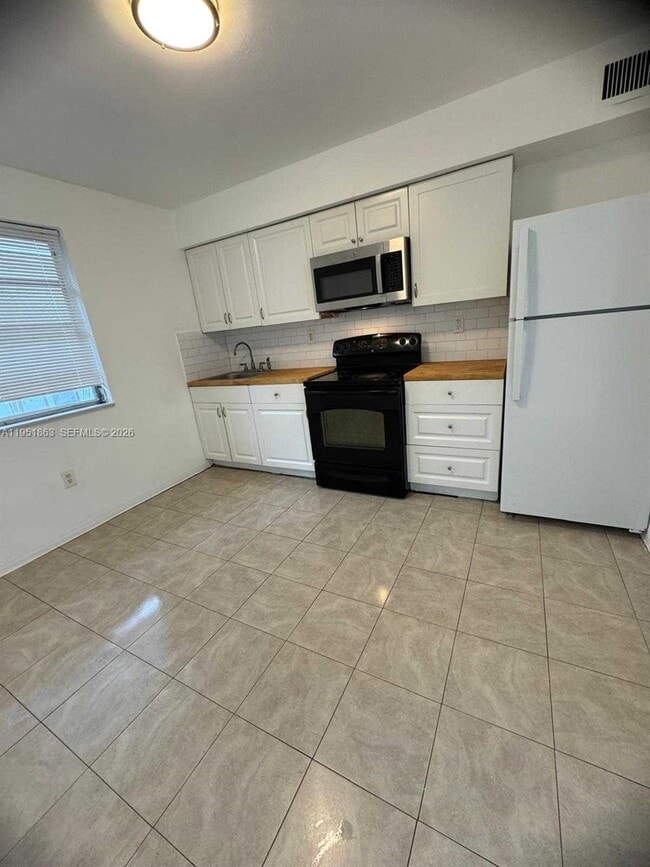 Foto del edificio - 111 NW 152nd St