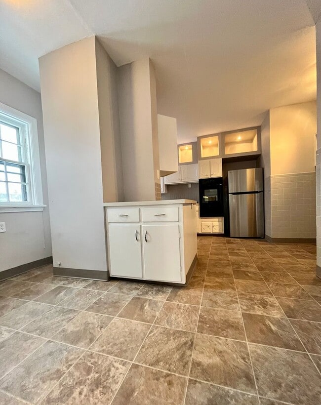 Building Photo - 104 Linwood Ave