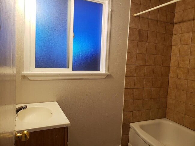 Photo - 1420 Chester St House
