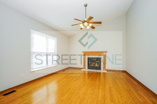 Building Photo - REDUCED! - Now offering $1000 off the firs...