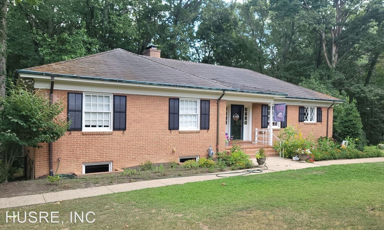 Primary Photo - 4 br, 3 bath House - 8790 River Road