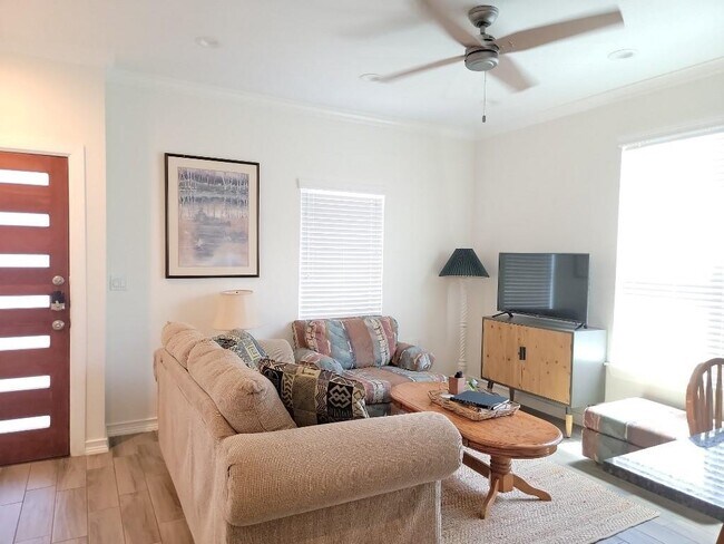 Foto del edificio - 2109 Maxwell Ln
