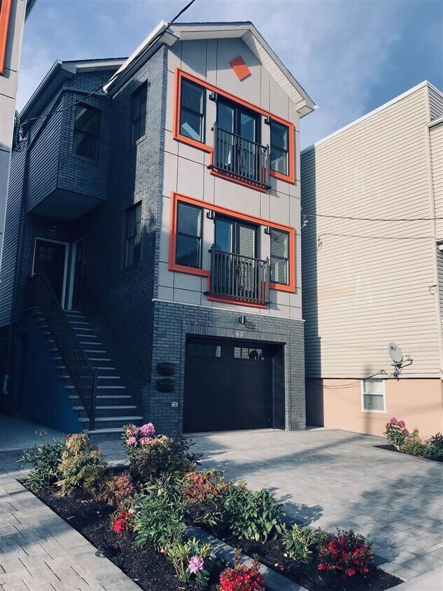 Primary Photo - 69 W 19th St