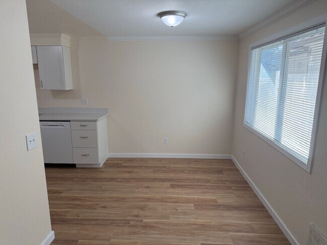 Foto del edificio - Alfi 3325 4-plex - Everett