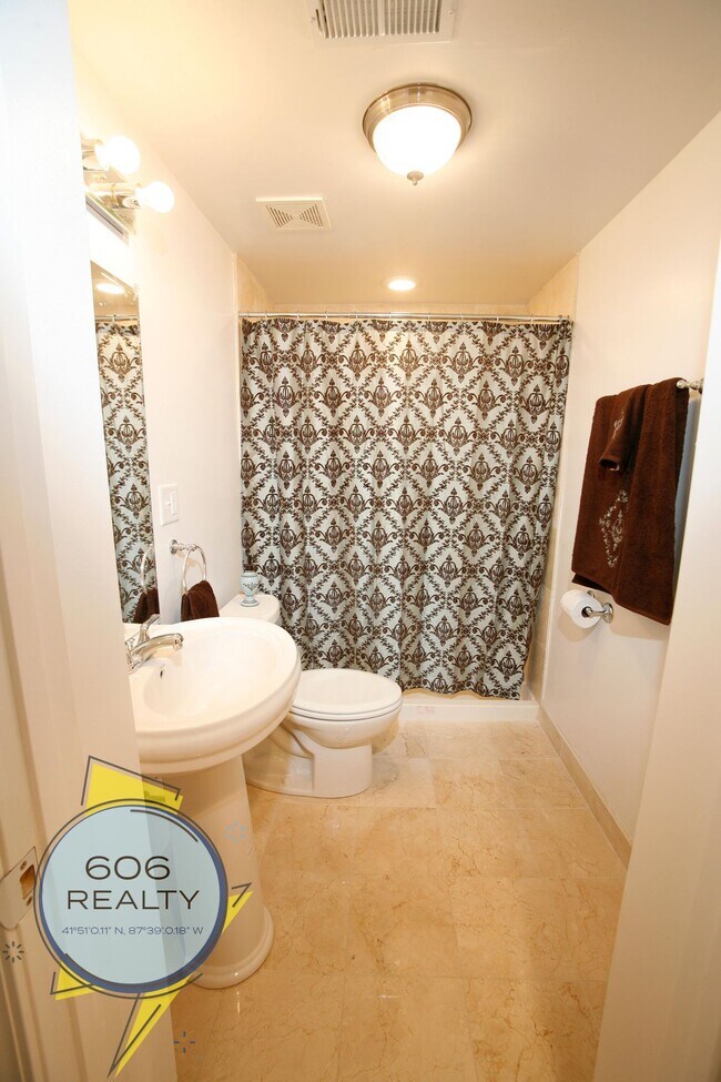 Foto del edificio - 6954 N Greenview Ave