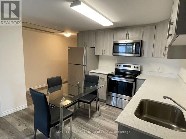 Building Photo - 246 Lester St