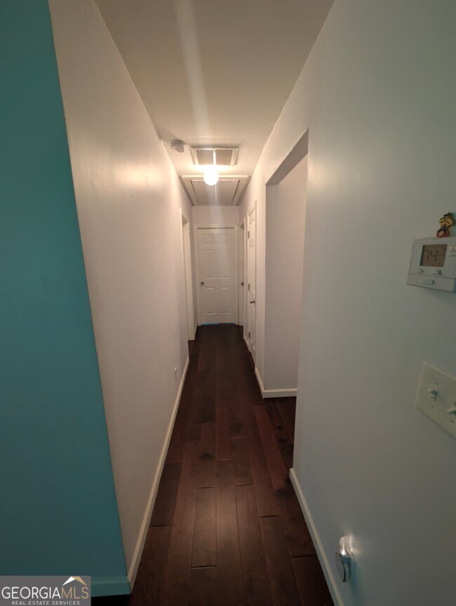 Building Photo - 3221 Bobolink Dr