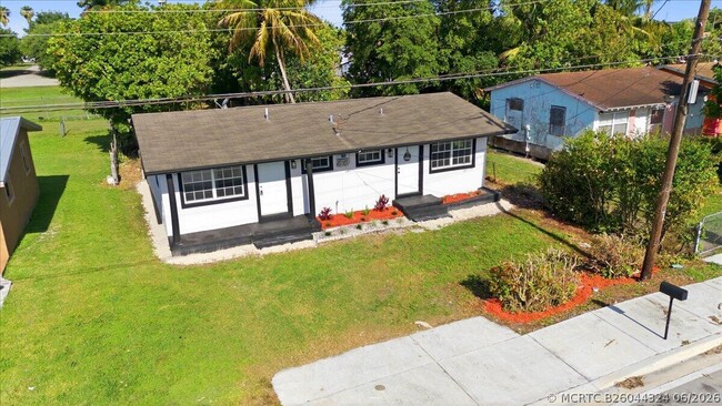 Building Photo - 270 SW 10th Ave