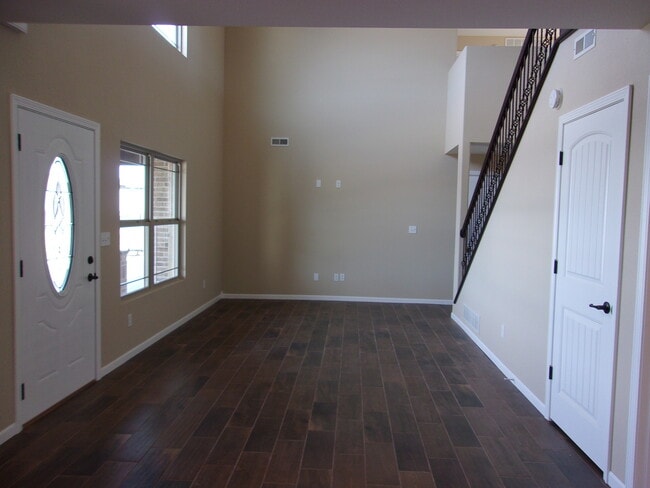 Building Photo - 4Bed/3.5Bath, Home, Corner Lot