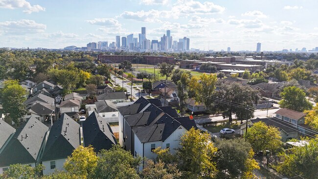 Building Photo - 2706 Cochran St