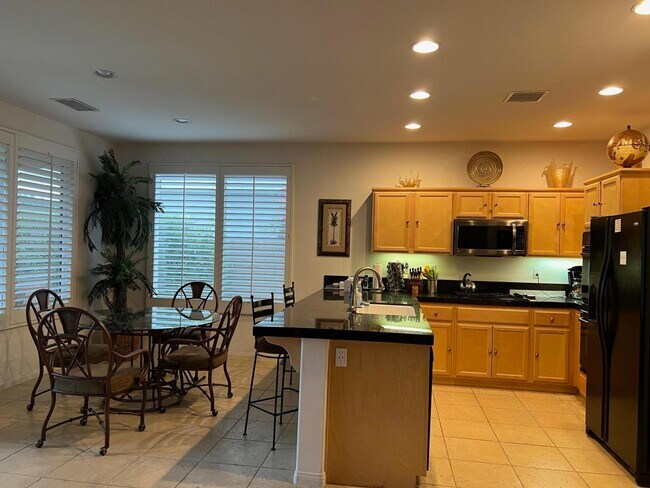 Building Photo - 60607 Juniper Ln