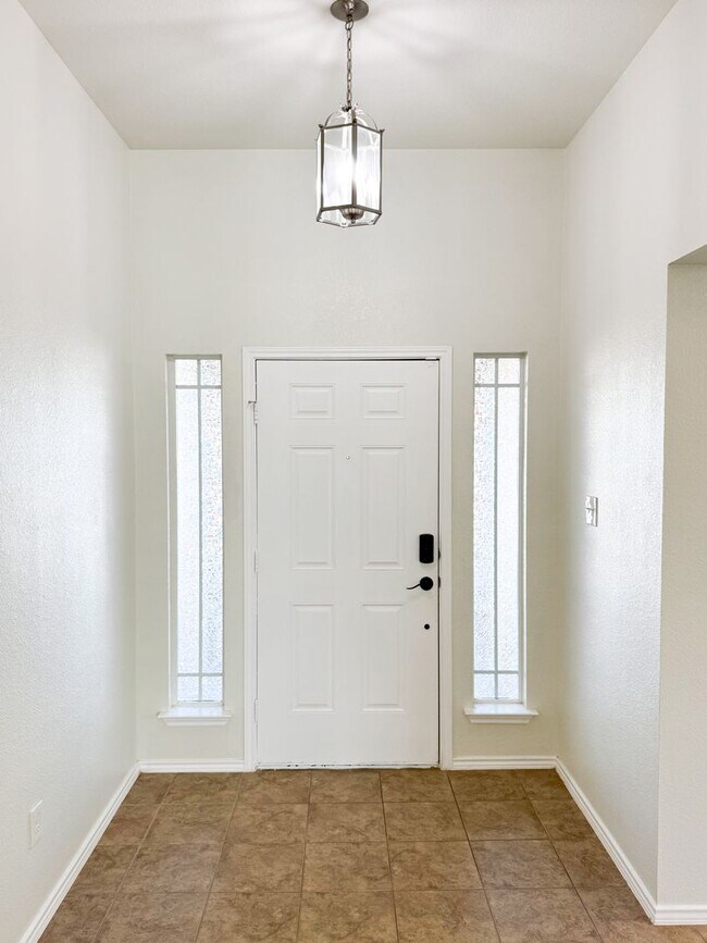 Foto del edificio - Charming well-maintained 4-bedroom, 2-bath home tucked in a quiet cul-de-sac just minutes from Fo...