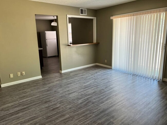 2BR, 2BA - 980SF - 811 State St