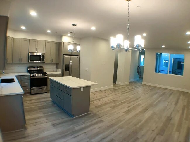 Foto del edificio - 8435 Tweedy Ln