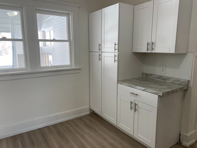 Foto del edificio - 3222-3224 S Adams Ave