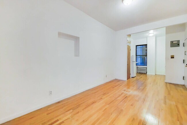 Building Photo - 1731 2nd Ave
