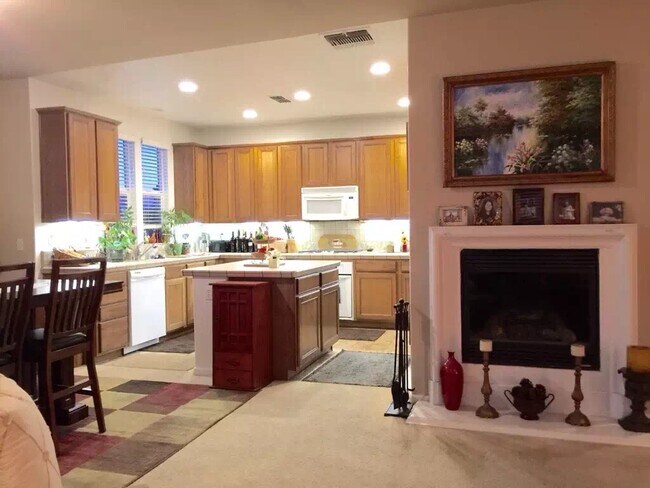 Building Photo - 5253 Vesta Cir