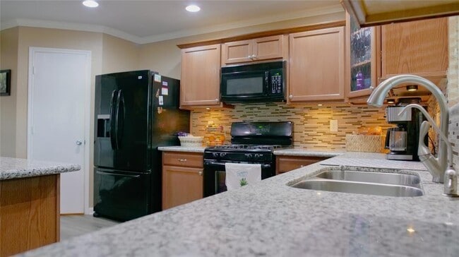 Building Photo - 7702 Shavano Ln