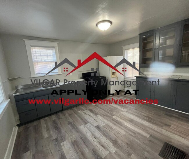 Building Photo - Wow !!!! Great family home ! 4 spacious be...