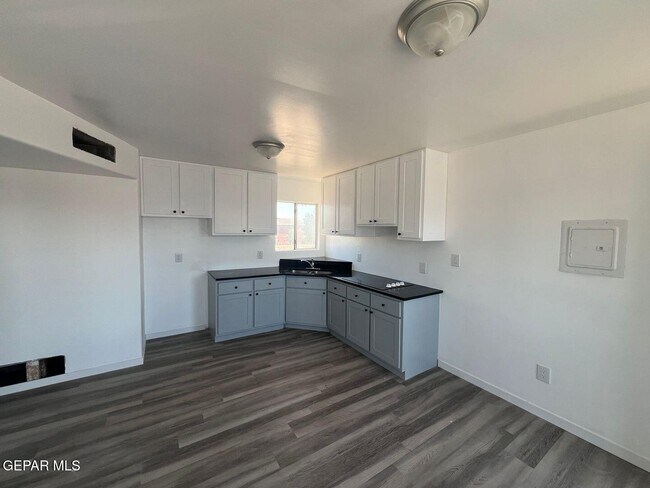 Foto del edificio - 530 S Yarbrough Dr