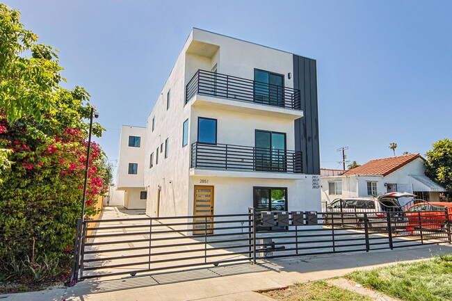 Building Photo - 2851 S Victoria Ave
