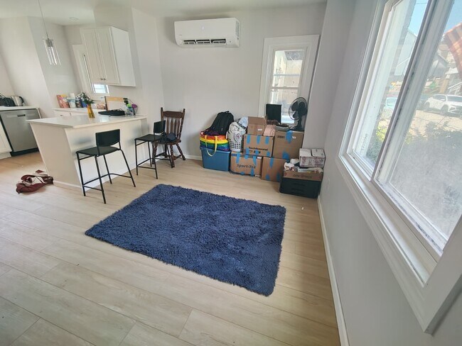 Foto del edificio - 325 Rustic Ave