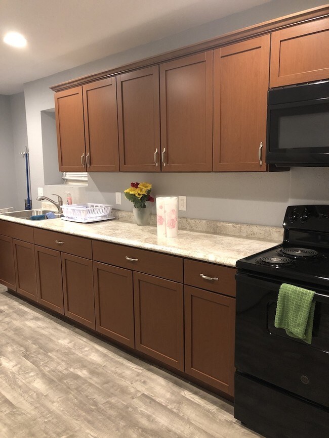 Building Photo - 5423 E 27th St