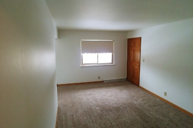 LIVINGROOM - 3414 S 92nd St