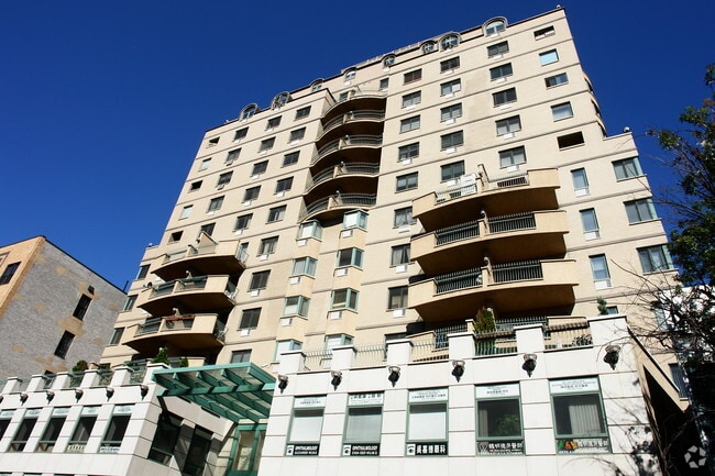 Foto del edificio - 13347 Sanford Ave