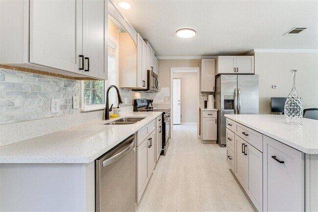 Foto del edificio - 8125 Shelley Trail