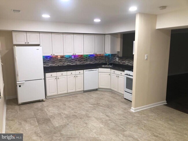 Foto del edificio - 13013 Townsend Rd