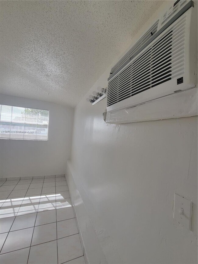 Foto del edificio - 7181 SW 13th St