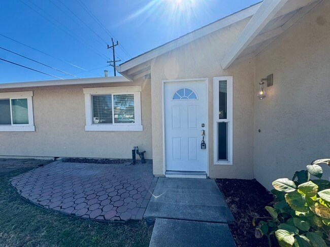 Foto del edificio - Beautiful 3 bedroom 2 bathroom single story!