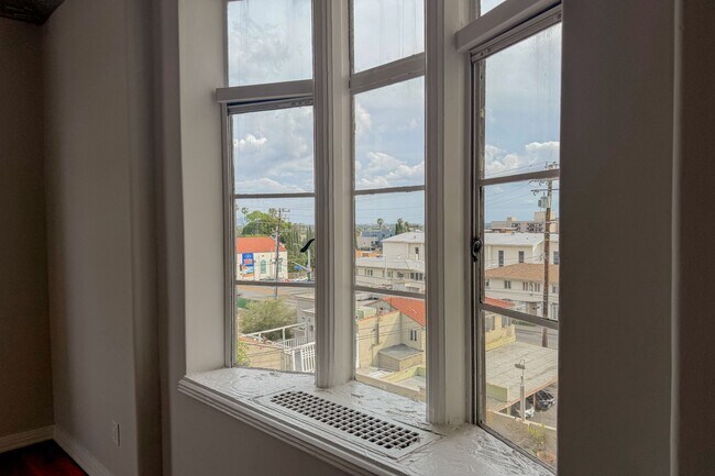 Foto del edificio - 1314 Hayworth Ave