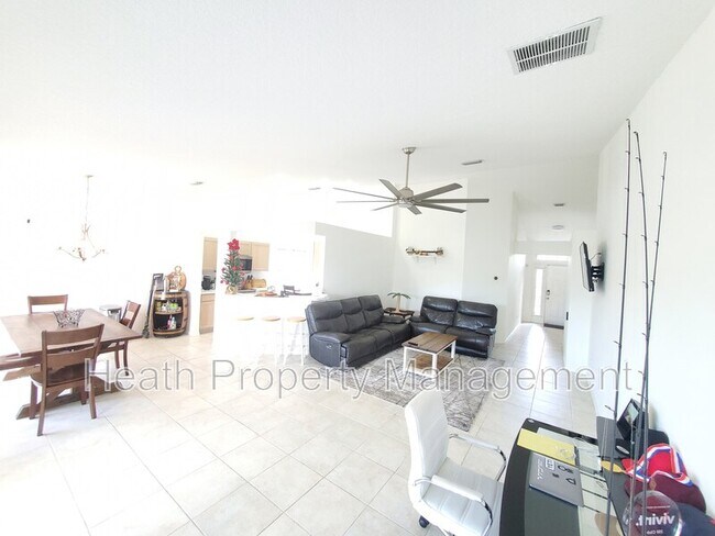 Building Photo - 308 Lookout Dr
