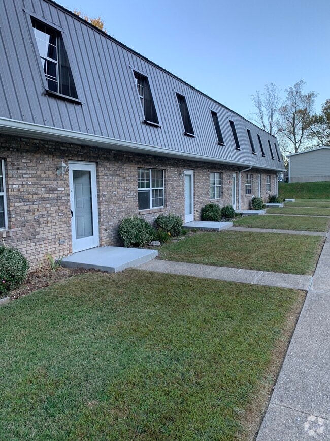 Building Photo - 102 Rolling Acres Unit D