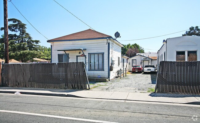Building Photo - Willow Pass Road Apartments