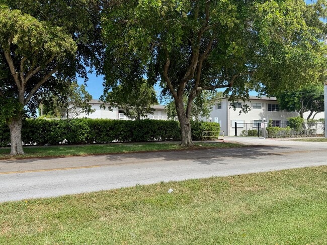 Foto del edificio - 560 SE 2nd Ave