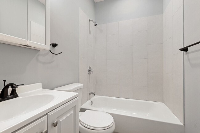 Foto del edificio - 5955 W Superior St