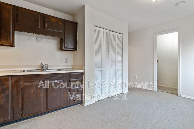 Building Photo - 906 Anvil Rd