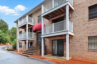 Building Photo - 18 Kenmar Dr