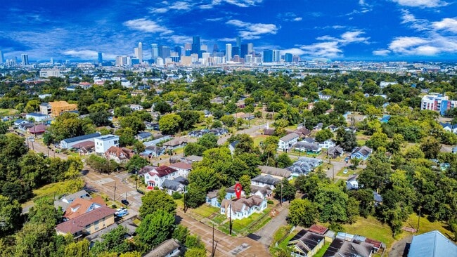 Building Photo - 3319 Holman St